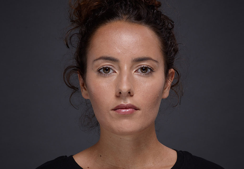 Woman face with brown eyes and brown hairs | Fillmed