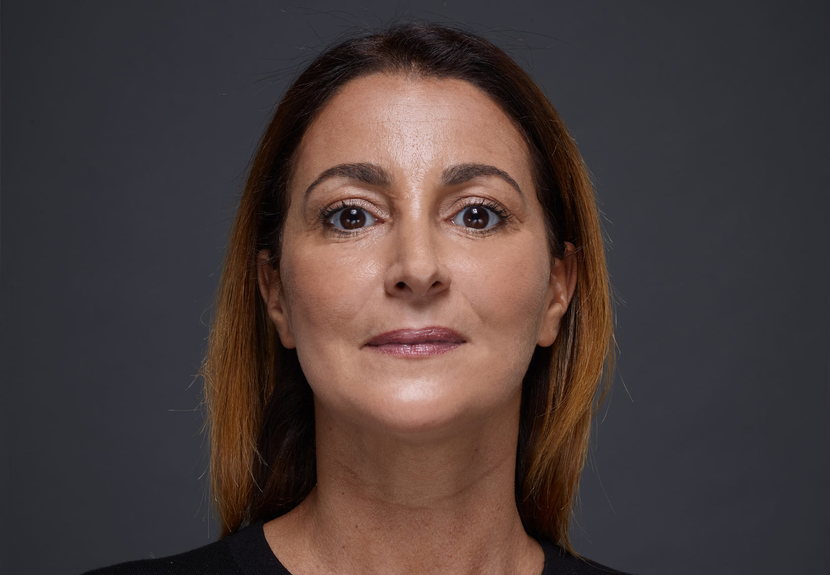 Woman face with brown eyes and brown hairs | Fillmed